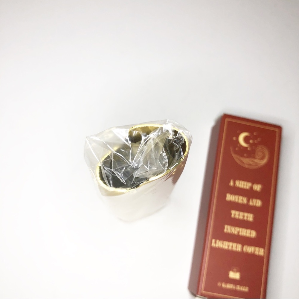 Bookish box lighter cover inspired by A Ship of Bones and Teeth - Picture 7 of 7